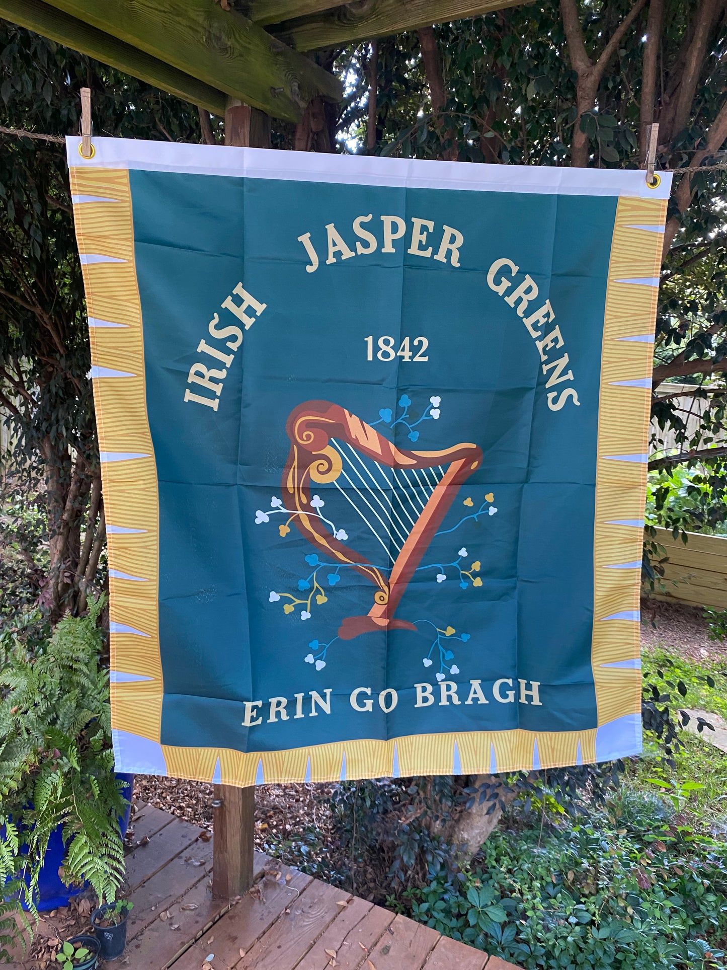 Irish Jasper Greens House Flag