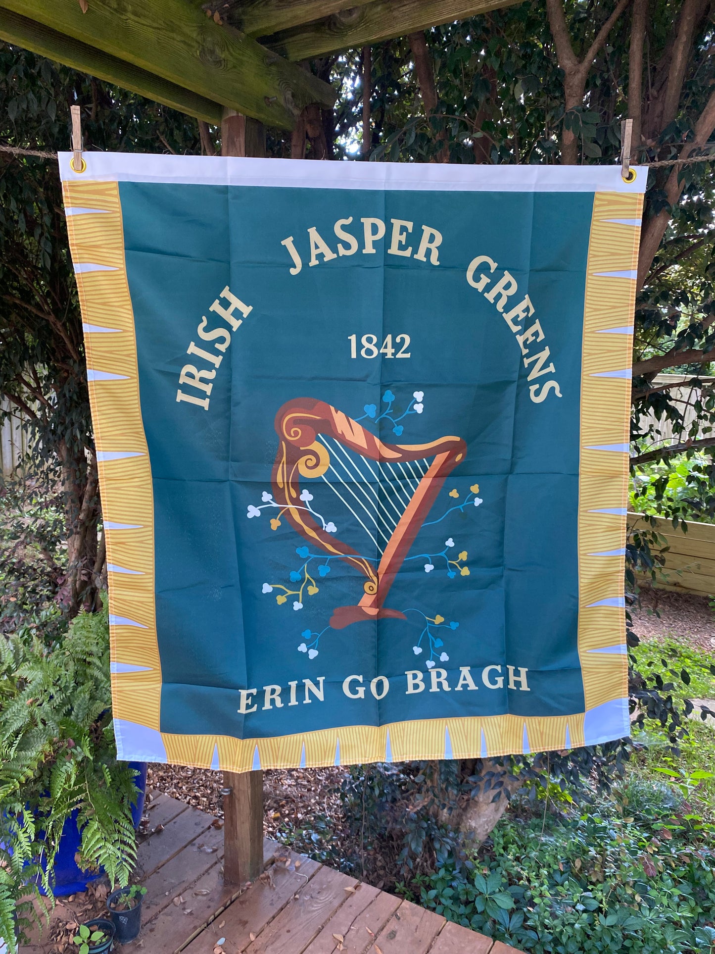 Irish Jasper Greens House Flag